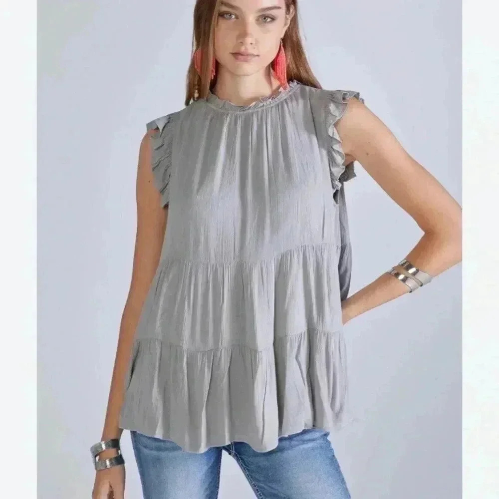 MISS ME TIERED SLEEVELESS GRAY RUFFLE TOP SIZE SMALL